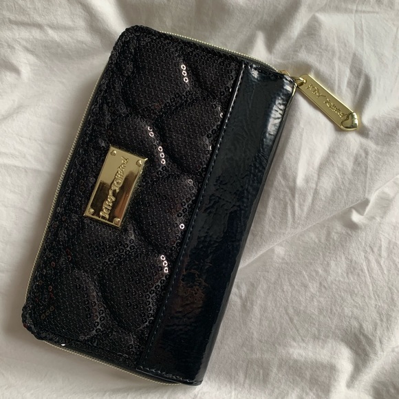 Betsey Johnson black heart wallet - Picture 1 of 3